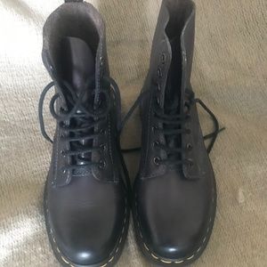 Dr. Martens 1460 Pascal Charcoal Antique Temperley
